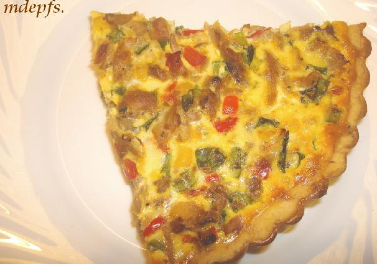 Tarta wegeteriańska z tuńczykiem i warzywami foto