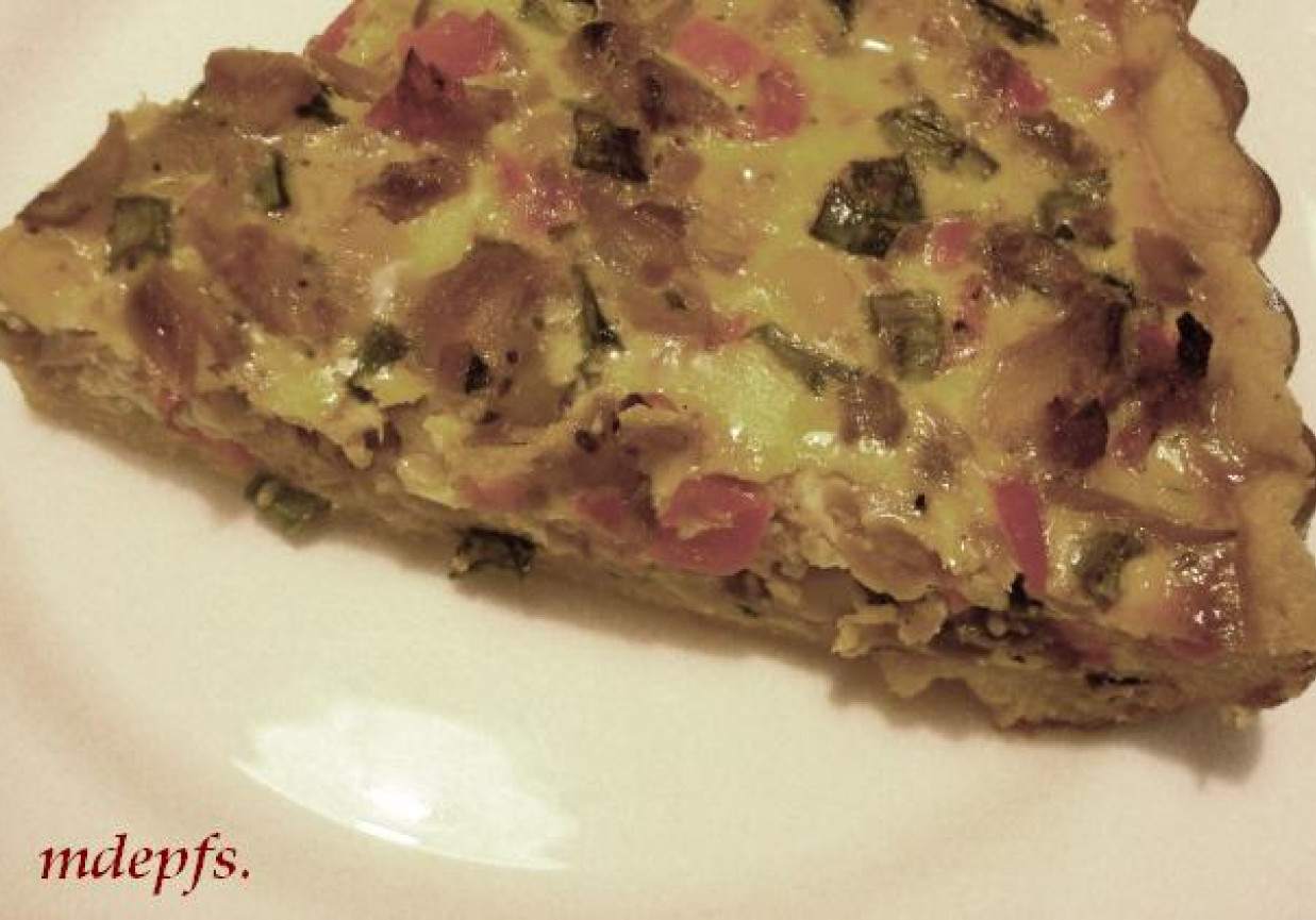 Tarta wegeteriańska z tuńczykiem i warzywami foto