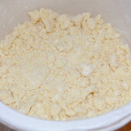 Krok 6 - Tarta wiśniowa pod kokosową kruszonką foto
