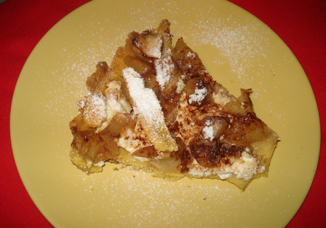 Tarta z białym serem i prażonymi jabłkami z cynamonem foto