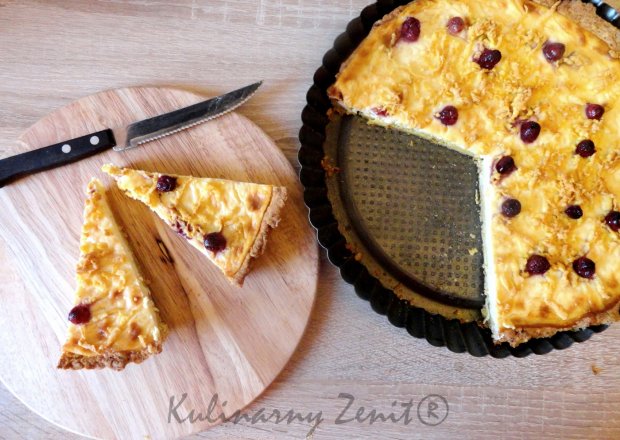 Fotografia przedstawiająca Tarta z białym serem i żurawiną - na słodko