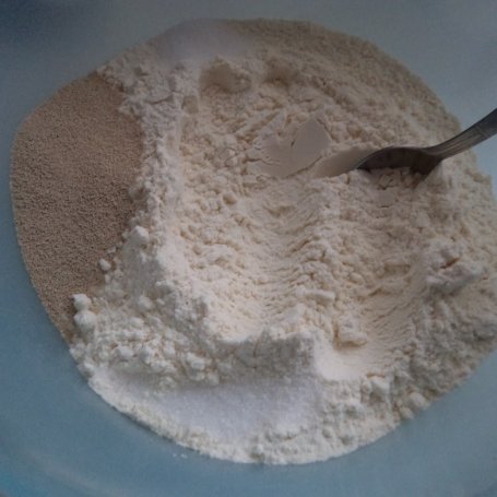 Krok 1 - Tarta z boczkiem i parmezanem na drożdżowym spodzie :) foto