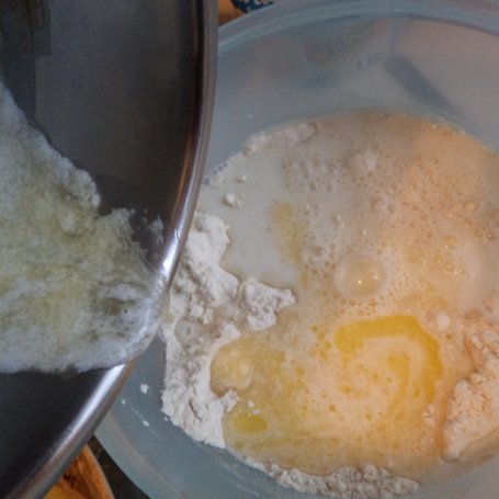 Krok 2 - Tarta z boczkiem i parmezanem na drożdżowym spodzie :) foto