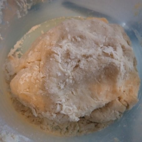 Krok 3 - Tarta z boczkiem i parmezanem na drożdżowym spodzie :) foto