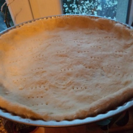 Krok 7 - Tarta z boczkiem i parmezanem na drożdżowym spodzie :) foto