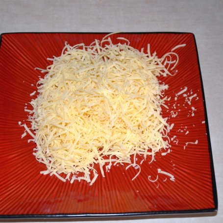Krok 6 - Tarta z boczkiem, żółtym serem i kaparami foto