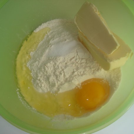 Krok 1 - Tarta z Bratwurstem i papryką foto