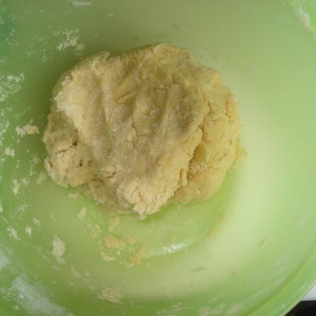 Krok 2 - Tarta z Bratwurstem i papryką foto