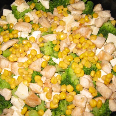 Krok 4 - tarta z brokułem i kurczakiem foto
