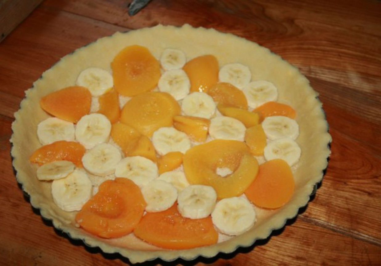 Tarta z brzoskwinią i bananem foto