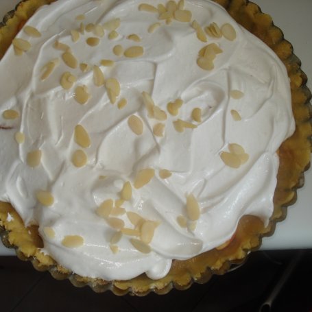 Krok 8 - Tarta z brzoskwiniami i bezą foto