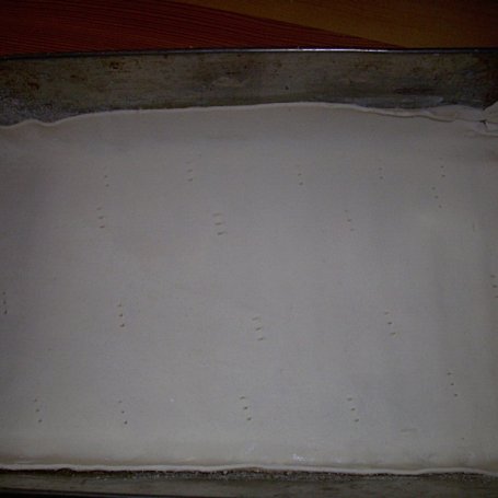 Krok 1 - Tarta z ciasta francuskiego z kapuściano-pieczarkowym nadzieniem do barszczyku foto