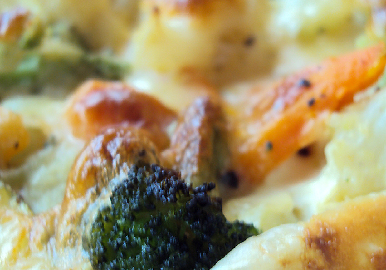 Tarta z ciasta francuskiego z warzywami foto