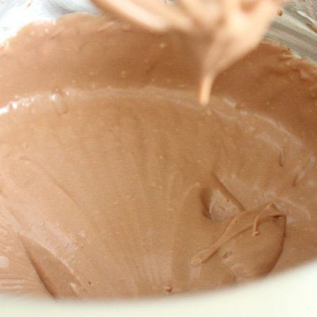 Krok 6 - Tarta z czekoladowym mascarpone i gruszką w galaretce foto