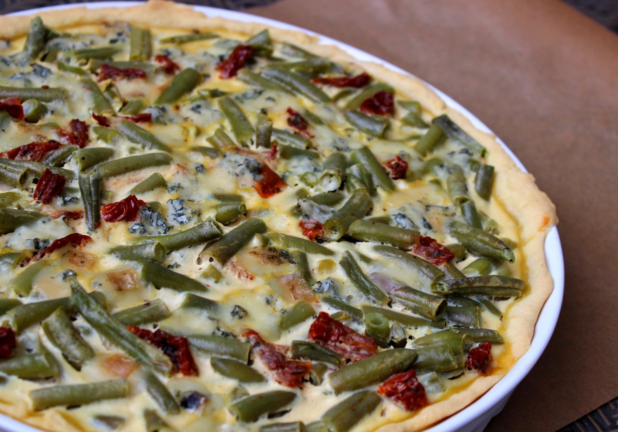 Tarta z fasolą szapargową i serem lazur foto