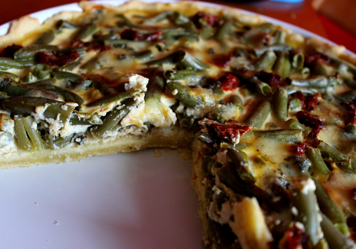 Tarta z fasolą szapargową i serem lazur foto