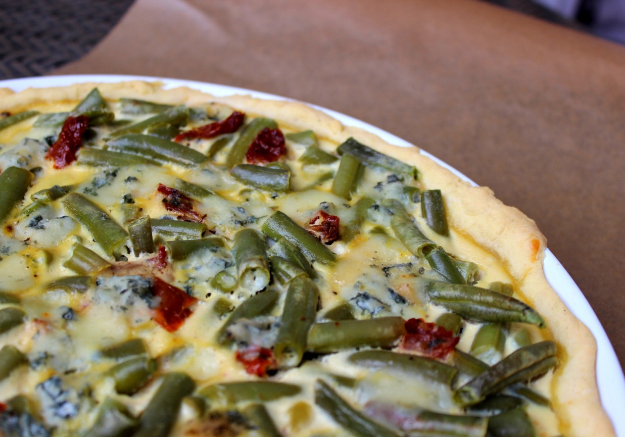 Tarta z fasolą szapargową i serem lazur foto