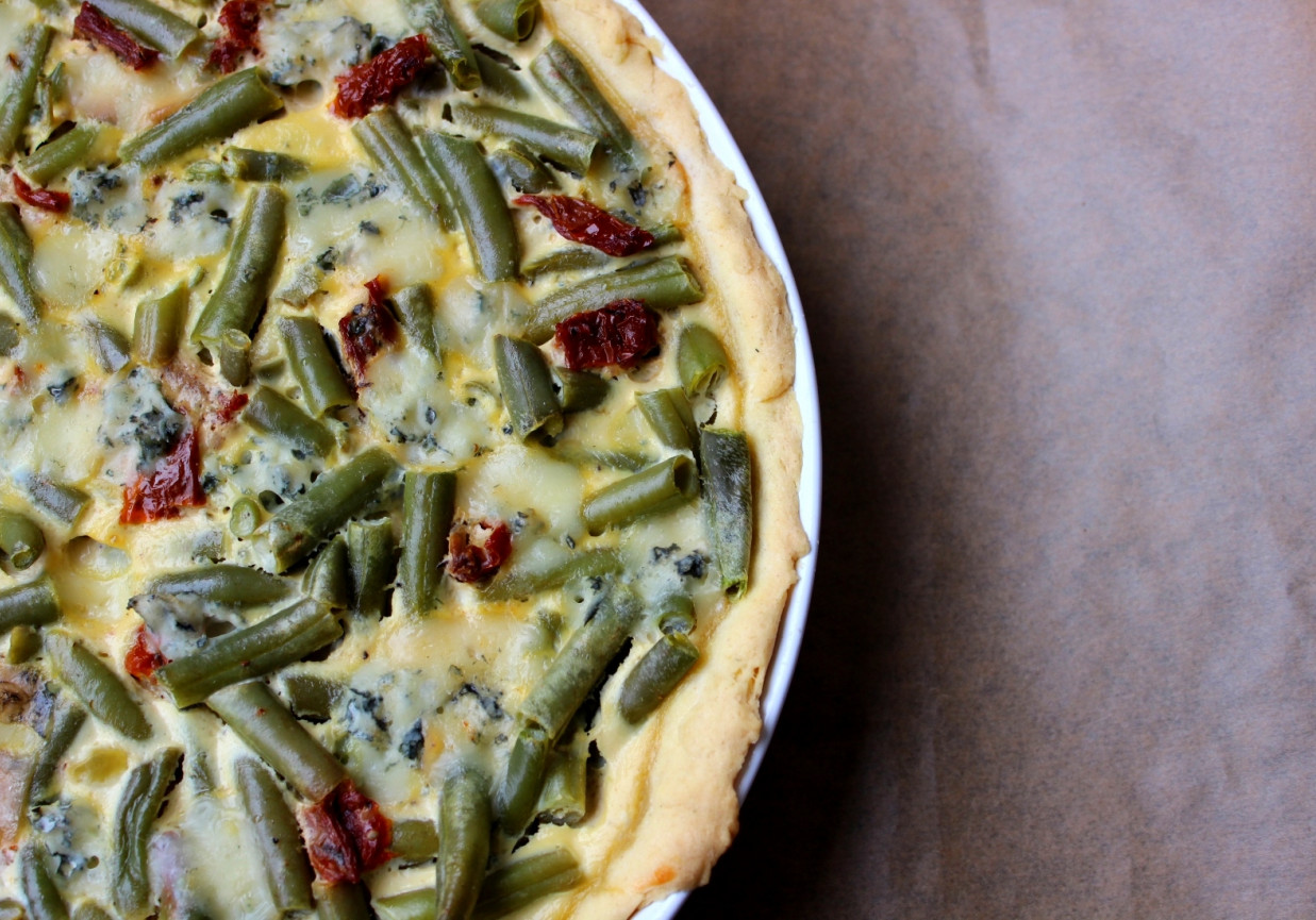 Tarta z fasolą szapargową i serem lazur foto