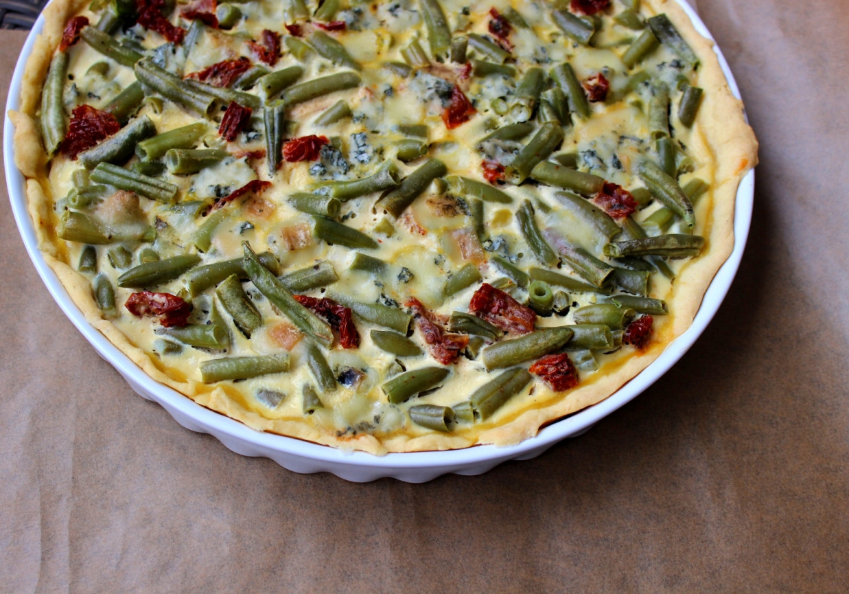 Tarta z fasolą szapargową i serem lazur foto