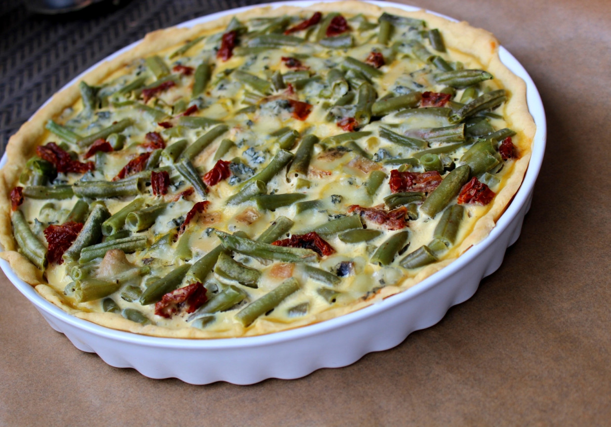 Tarta z fasolą szapargową i serem lazur foto