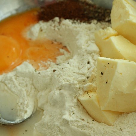 Krok 1 - Tarta z fasolką szparagową i bobem foto
