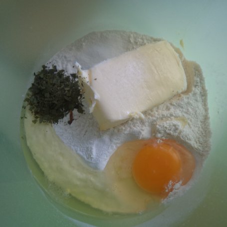 Krok 1 - Tarta z filetem , serem z niebieską pleśnią i słonecznikiem :) foto