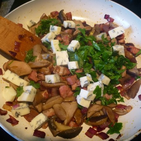 Krok 1 - Tarta z grzybami, boczkiem i serem pleśniowym foto