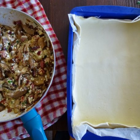 Krok 2 - Tarta z grzybami, boczkiem i serem pleśniowym foto