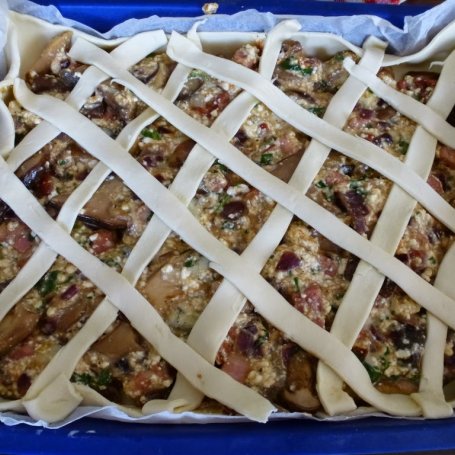 Krok 3 - Tarta z grzybami, boczkiem i serem pleśniowym foto
