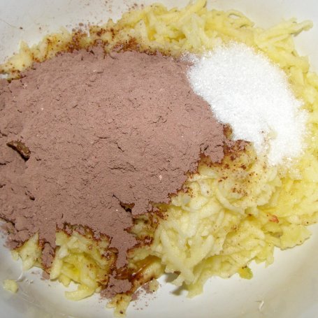 Krok 1 - tarta z jabłkami budyniowymi, galaretką i bitą śmietaną truskawkową... foto