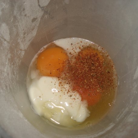 Krok 7 - Tarta z kiełbasą i pieczarkami- czarnuszką wzbogacona :) foto