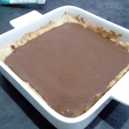 Krok 4 - tarta z kremem czekoladowym i malinami foto