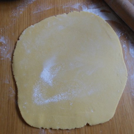 Krok 10 - Tarta z kremem z ricotty i karmelizowaną gruszką foto