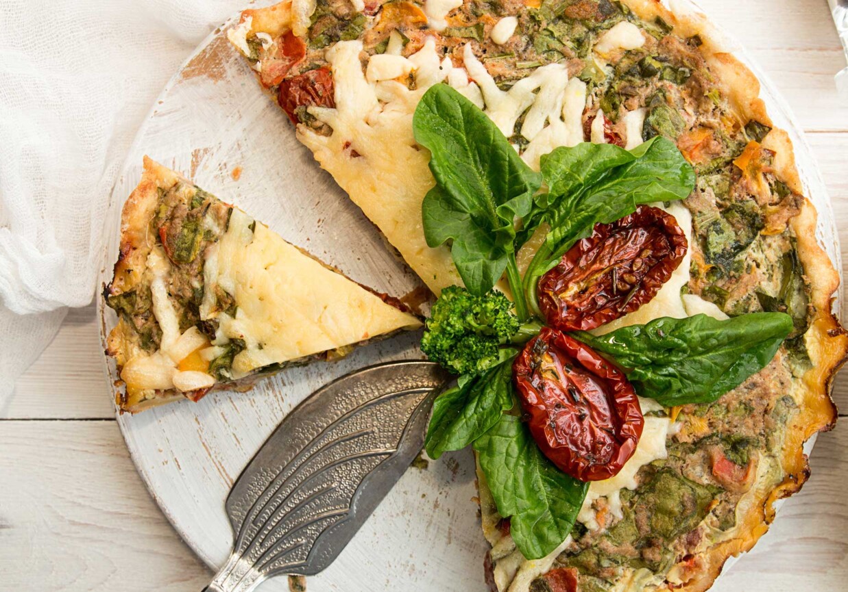 Tarta z kurczakiem, szpinakiem oraz suszonymi pomidorami foto