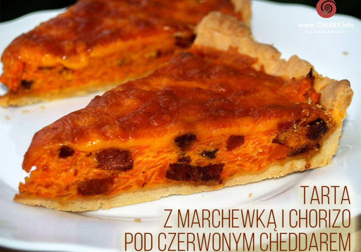 Tarta z marchewką i chorizo pod czerwonym cheddarem foto