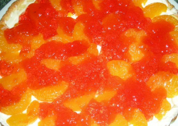 Fotografia przedstawiająca tarta z mascarpone i mandarynkami