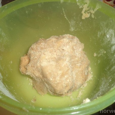 Krok 2 - Tarta z Mascarpone na kawowym spodzie z sercem z Prince Polo:) foto