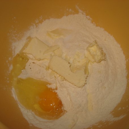 Krok 2 - Tarta z pieczarkami i Camembertem foto