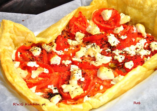 Fotografia przedstawiająca Tarta z pomidorami i kozim serem