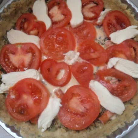 Krok 7 - Tarta z pomidorami i mozzarellą-pestkami dyni wzbogacona :) foto