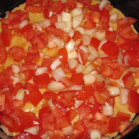 Krok 2 - tarta z pomidorami i salami foto