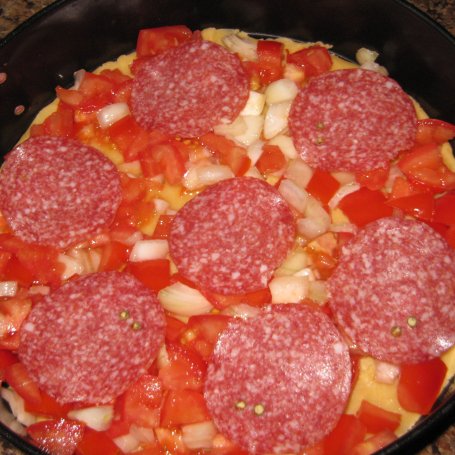 Krok 3 - tarta z pomidorami i salami foto