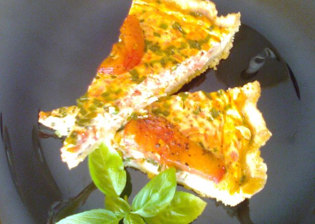 Fotografia przedstawiająca Tarta z pomidorami