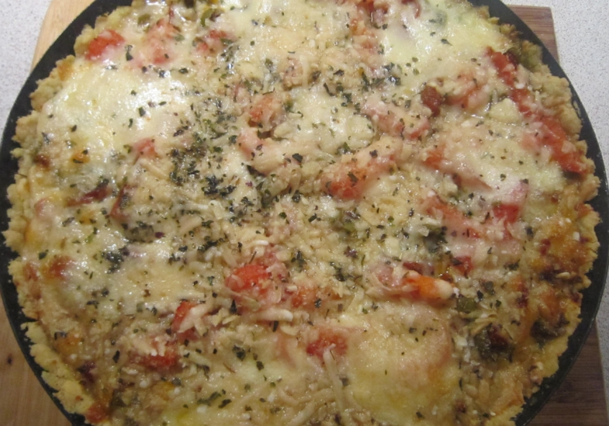 Tarta z pomidorami,oliwkami i kukurydzą foto