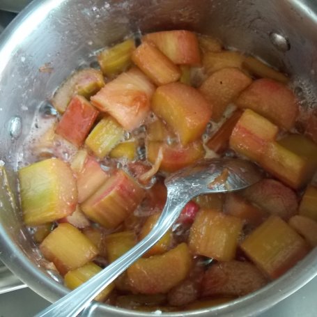 Krok 3 - Tarta z rabarbarem i kokosową bezą foto