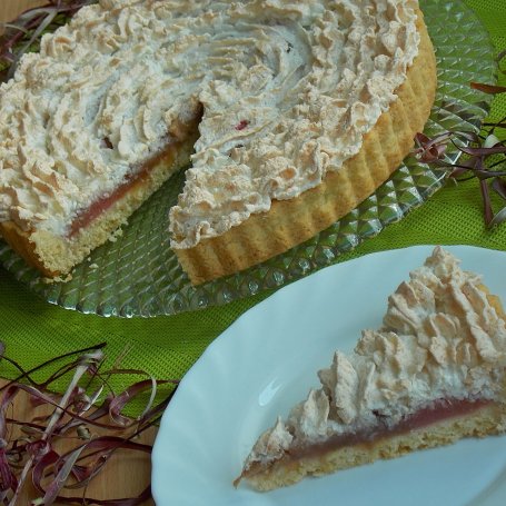 Krok 6 - Tarta z rabarbarem i kokosową bezą foto