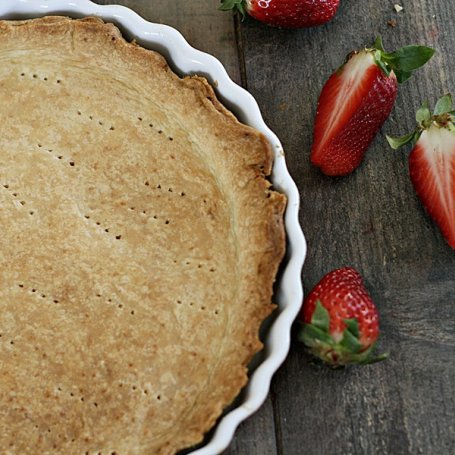 Krok 1 - Tarta z rabarbarem i truskawkami z bezową pianką foto