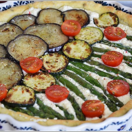 Krok 5 - TARTA Z RICOTTĄ, BAKŁAŻANEM, SZPARAGAMI I CUKINIĄ foto