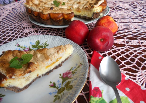 Fotografia przedstawiająca Tarta z serem i nektarynką