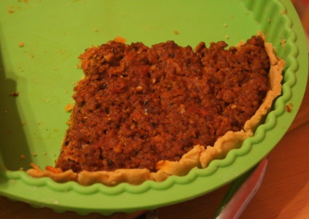 Fotografia przedstawiająca Tarta z sosem pomidorowym